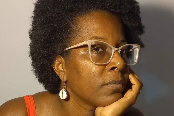 A população negra precisa estar na estrutura dos jornais - Entrevista com Maria Cláudia Cardoso Ferreira