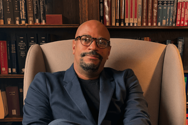 Os partidos precisam criar mecanismos para incluir pessoas negras e apoiar a formação política delas - Entrevista com Cristiano Rodrigues